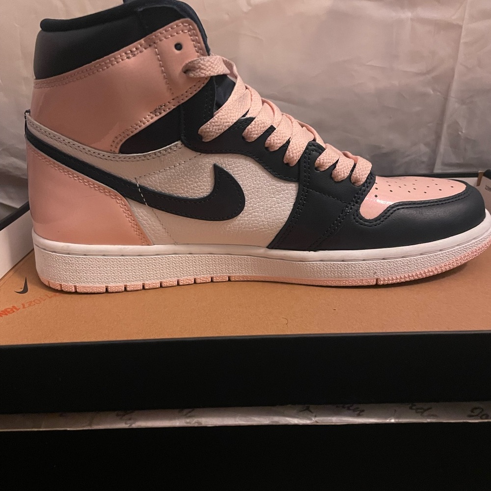 Air Jordan 1 Retro High OG SE bubble gum